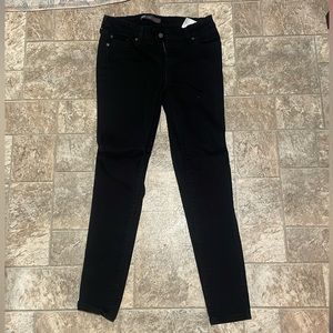 Black Levi legging jeans